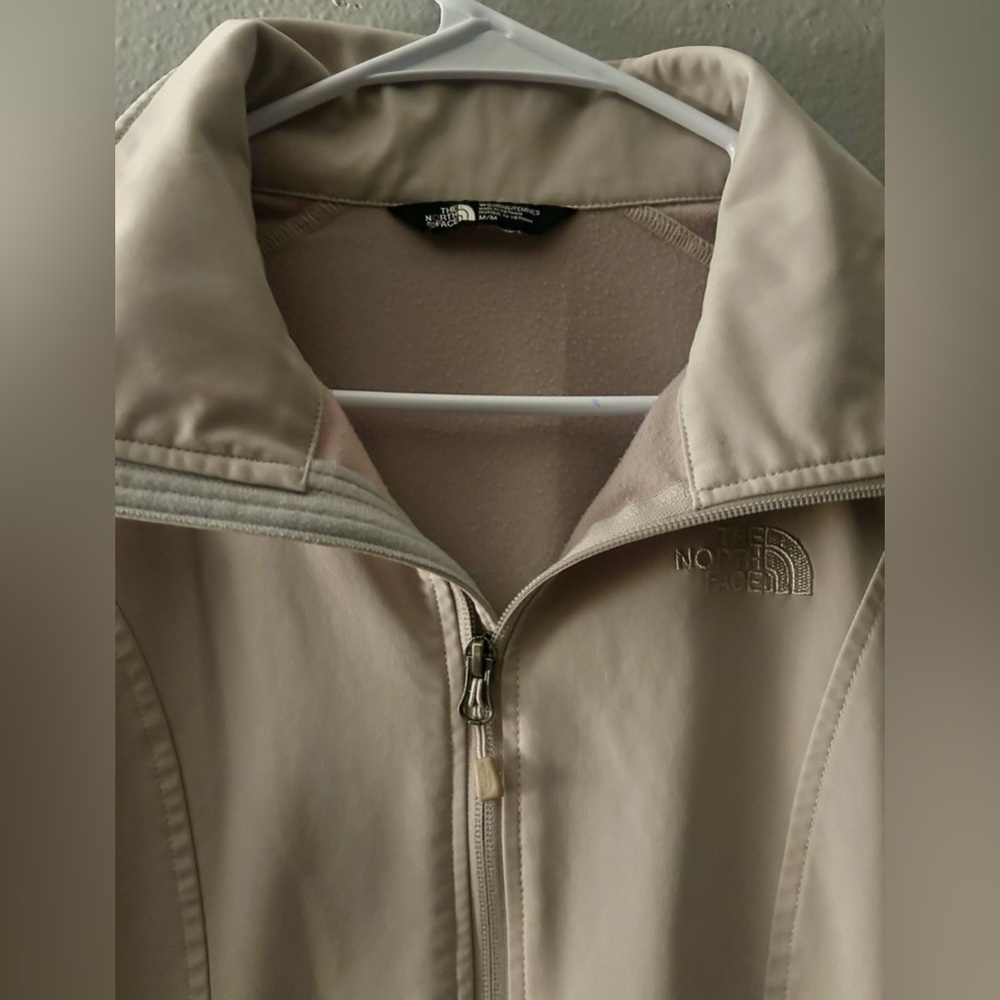 The North Face WindWall – Light Beige – Size M
